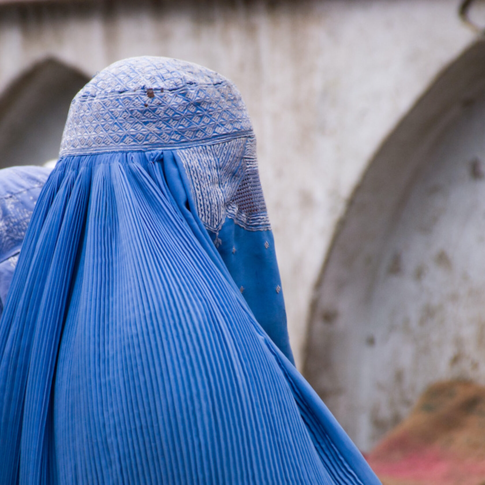 Afghanin mit blauer Burka